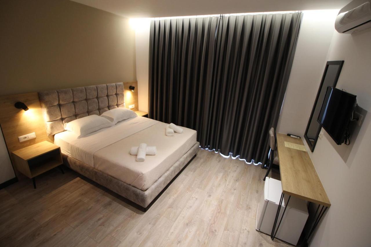 Hotel F&j *
