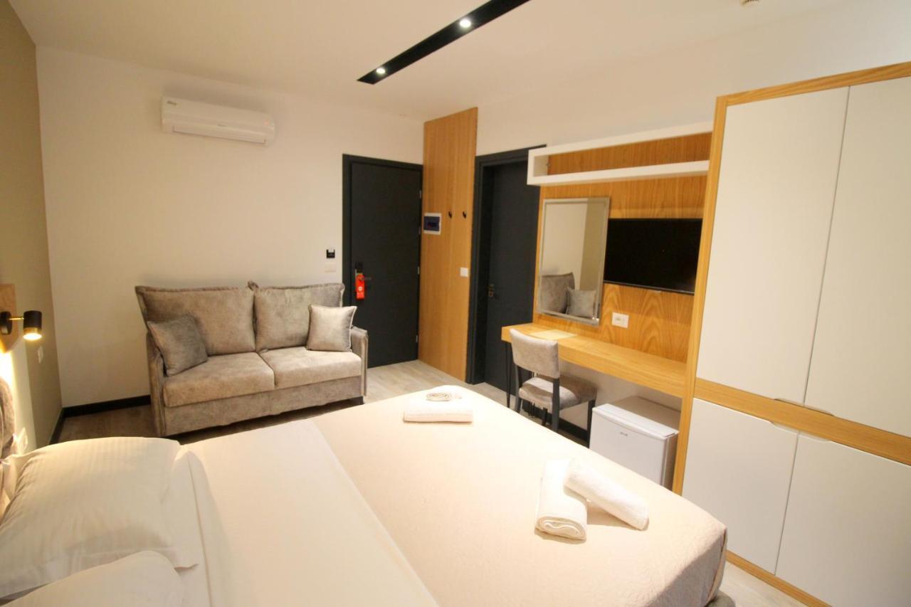 F&j Sarande