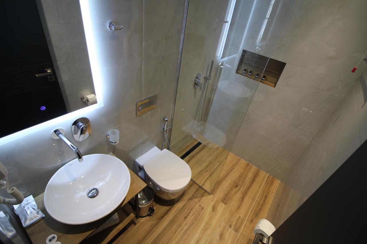 F&j Hotel Sarande