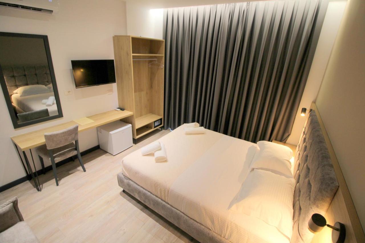F&j Hotel